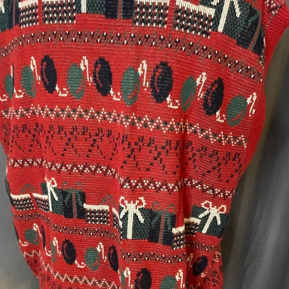 118. The Knit Co. Men’s Holiday Sweater Vest, Size L, EUC - Picture 3 of 4